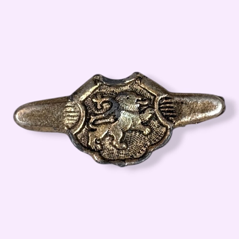 V. Gold Tone Heraldic Lion Emblem Pin